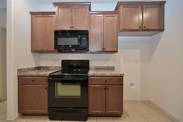 7041 Seton Hall Drive, Fort Worth, TX 76120