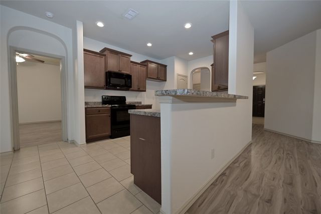 7041 Seton Hall Drive, Fort Worth, TX 76120