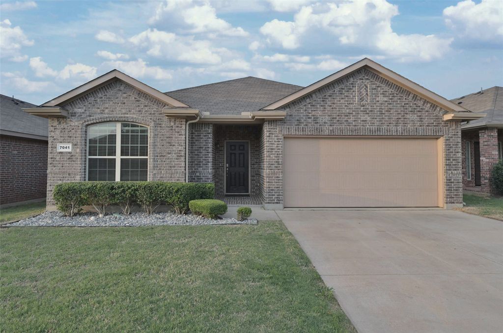 7041 Seton Hall Drive, Fort Worth, TX 76120