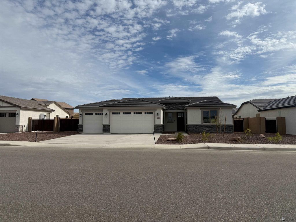3637 S Santana Drive, Yuma, AZ 85365