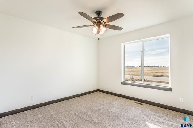 524 Shirley St Street, Harrisburg, SD 57032