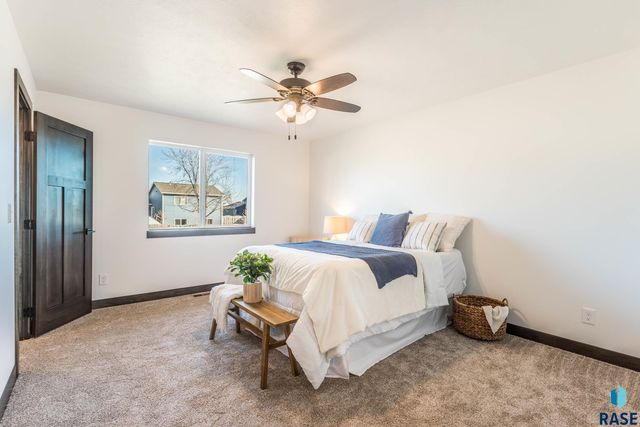 524 Shirley St Street, Harrisburg, SD 57032