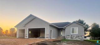 524 Shirley St Street, Harrisburg, SD 57032