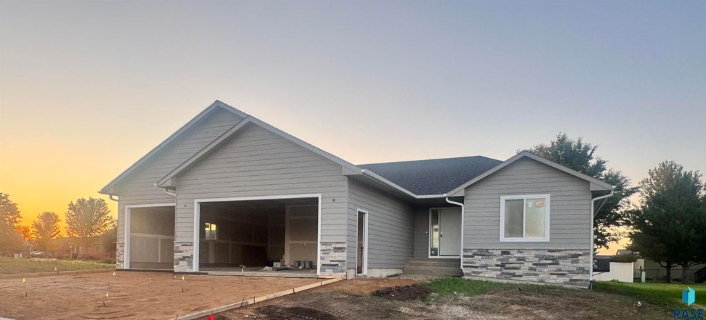 524 Shirley St Street, Harrisburg, SD 57032