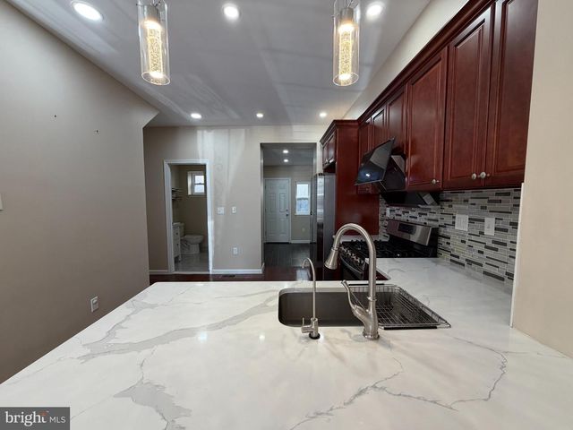 1112 E MOYAMENSING AVE, Philadelphia, PA 19147