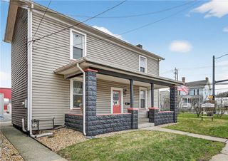 8 S Main St, Houston, PA 15342