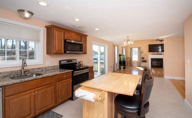 42 Arbor Ridge, Plymouth, MA 02360