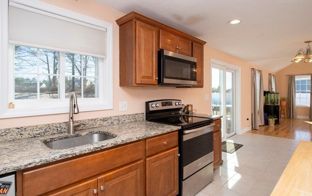 42 Arbor Ridge, Plymouth, MA 02360