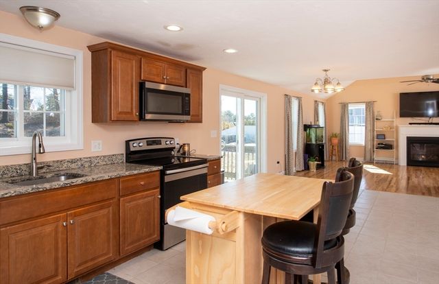 42 Arbor Ridge, Plymouth, MA 02360