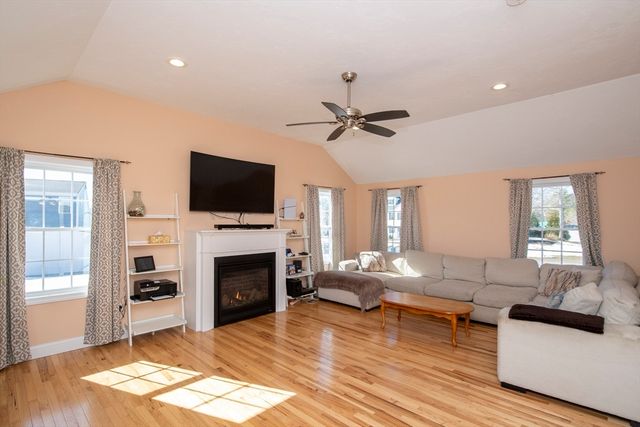 42 Arbor Ridge, Plymouth, MA 02360