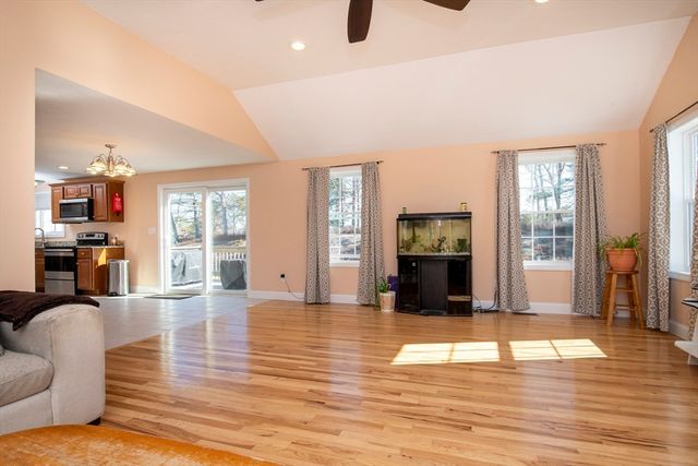 42 Arbor Ridge, Plymouth, MA 02360