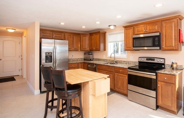 42 Arbor Ridge, Plymouth, MA 02360