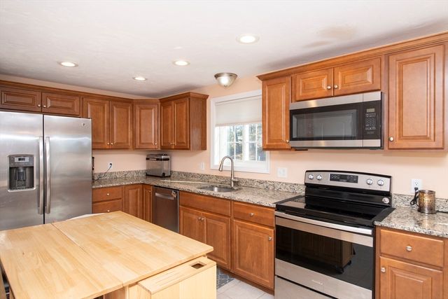 42 Arbor Ridge, Plymouth, MA 02360