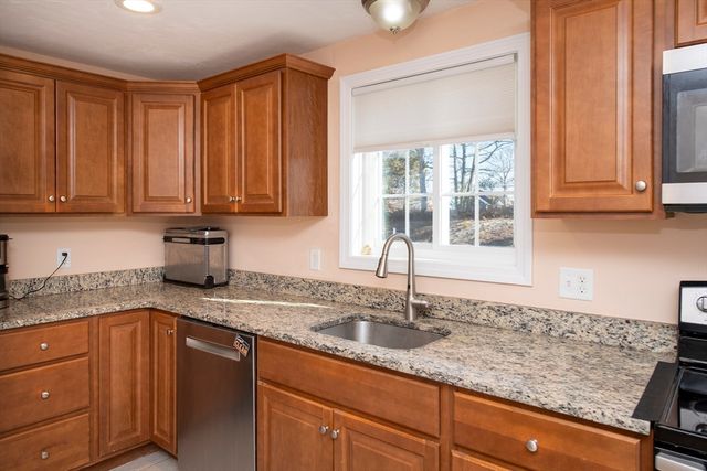 42 Arbor Ridge, Plymouth, MA 02360