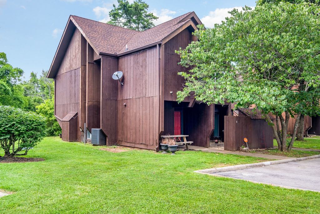 13 Hickory Ct, Antioch, TN 37013