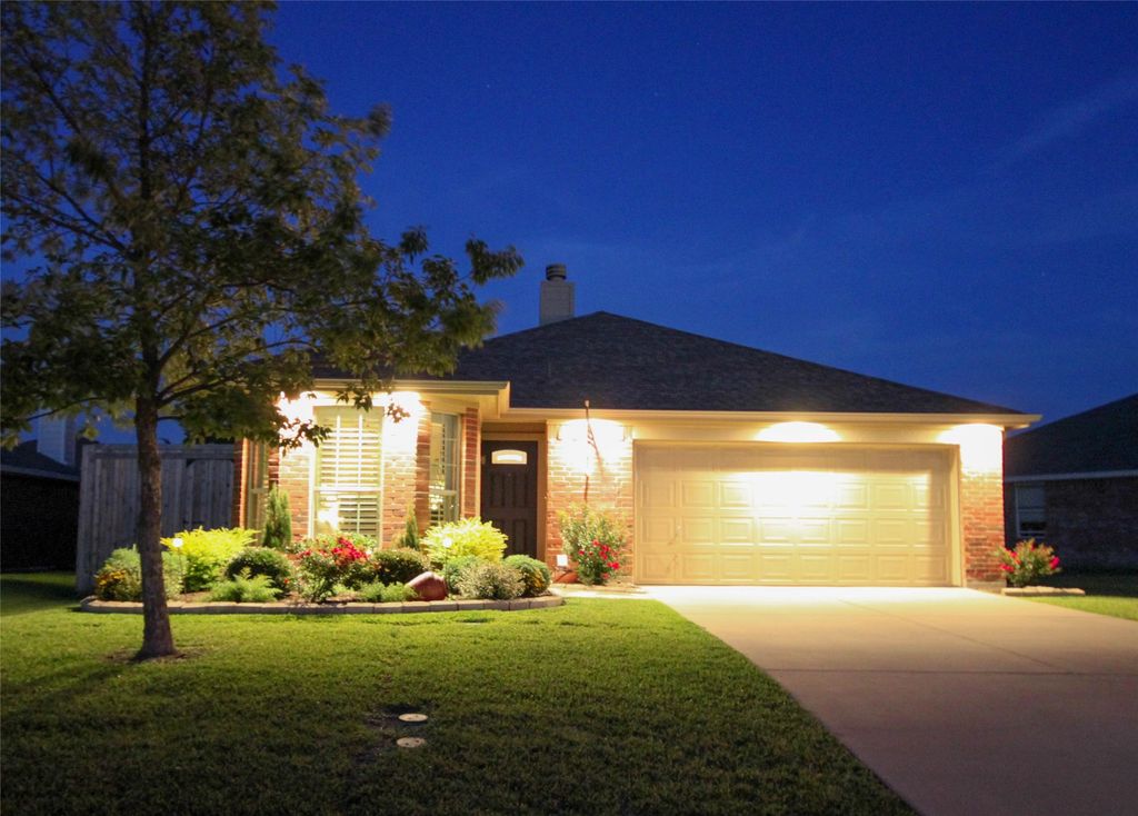105 Windsor Drive, Forney, TX 75126