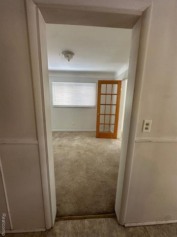 14621 Rosemary Boulevard, Oak Park, MI 48237