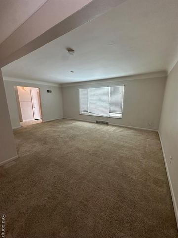 14621 Rosemary Boulevard, Oak Park, MI 48237