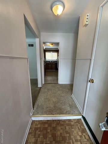 14621 Rosemary Boulevard, Oak Park, MI 48237