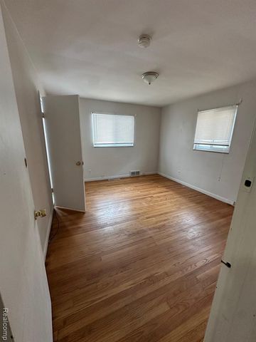 14621 Rosemary Boulevard, Oak Park, MI 48237