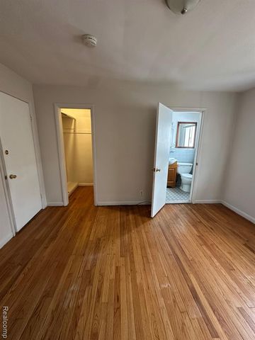 14621 Rosemary Boulevard, Oak Park, MI 48237