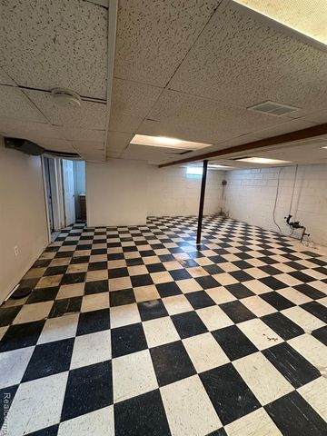 14621 Rosemary Boulevard, Oak Park, MI 48237