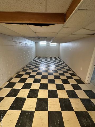 14621 Rosemary Boulevard, Oak Park, MI 48237