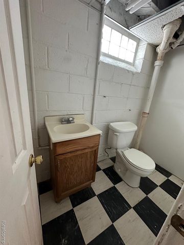 14621 Rosemary Boulevard, Oak Park, MI 48237