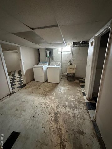 14621 Rosemary Boulevard, Oak Park, MI 48237