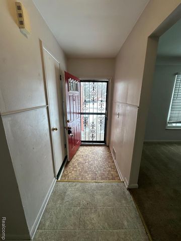 14621 Rosemary Boulevard, Oak Park, MI 48237