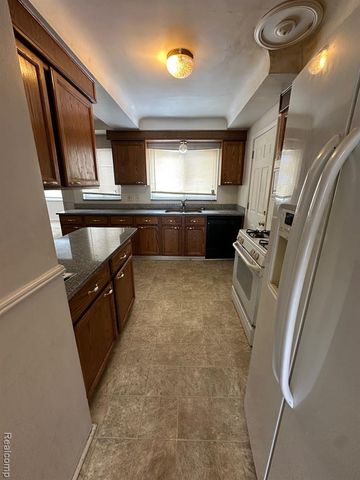 14621 Rosemary Boulevard, Oak Park, MI 48237