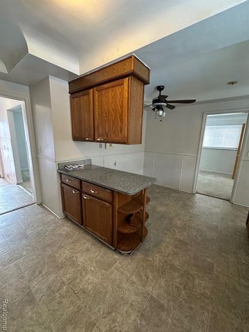 14621 Rosemary Boulevard, Oak Park, MI 48237