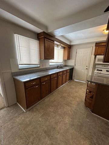 14621 Rosemary Boulevard, Oak Park, MI 48237