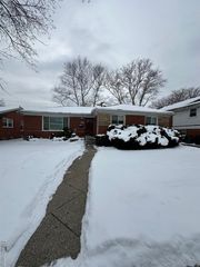 14621 Rosemary Boulevard, Oak Park, MI 48237
