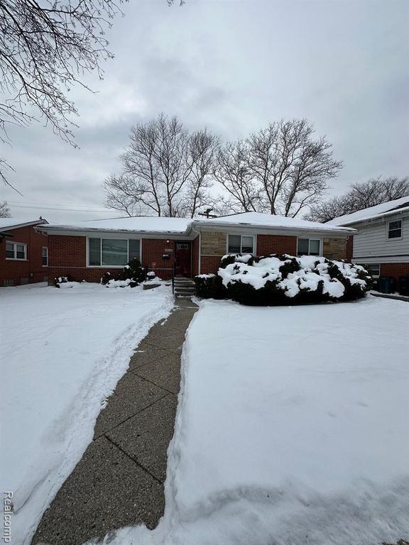 14621 Rosemary Boulevard, Oak Park, MI 48237