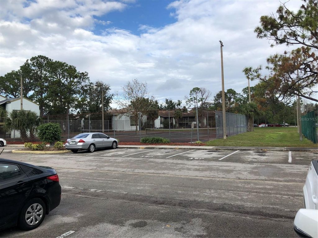 Image 2 of property listing at 2616 LEMON TREE LANE F, Orlando, FL 32839