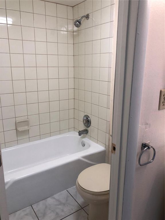 Image 3 of property listing at 2616 LEMON TREE LANE F, Orlando, FL 32839