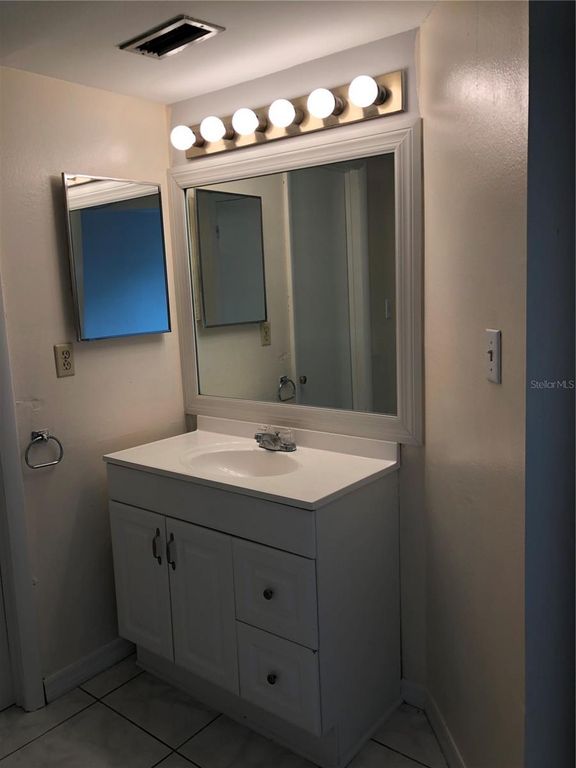Image 5 of property listing at 2616 LEMON TREE LANE F, Orlando, FL 32839