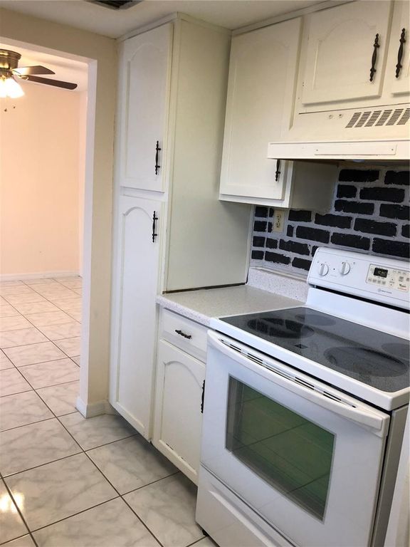 Image 7 of property listing at 2616 LEMON TREE LANE F, Orlando, FL 32839