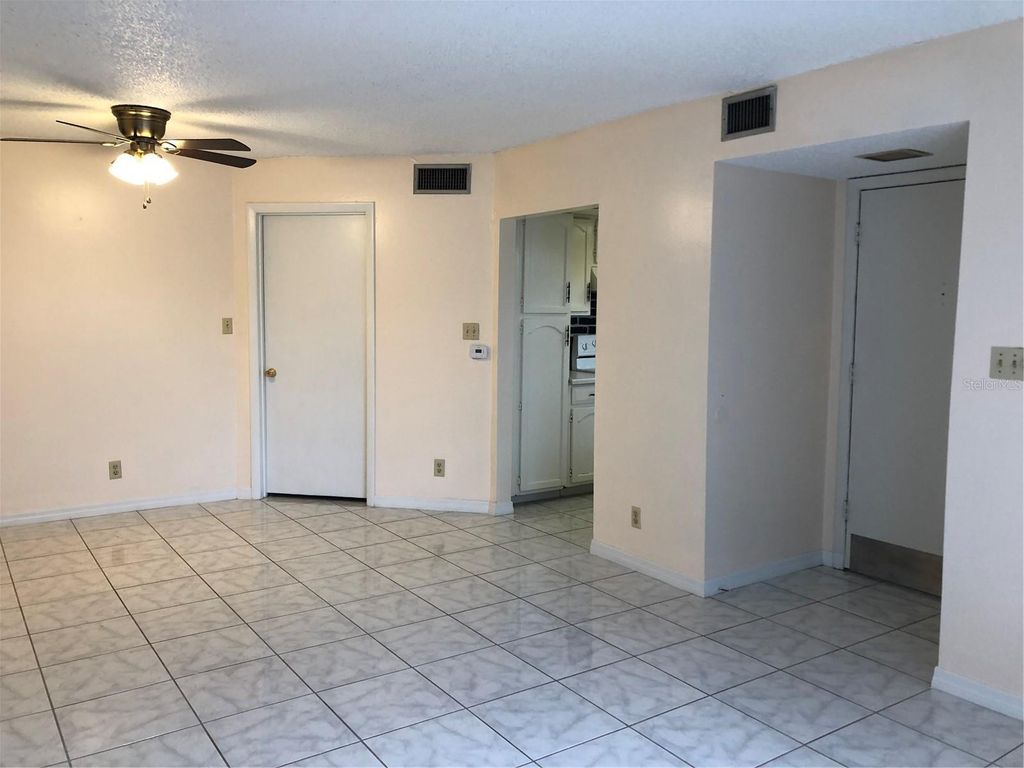 Image 10 of property listing at 2616 LEMON TREE LANE F, Orlando, FL 32839