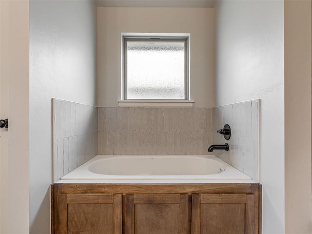 4901 Misty Wood Lane, Mustang, OK 73064