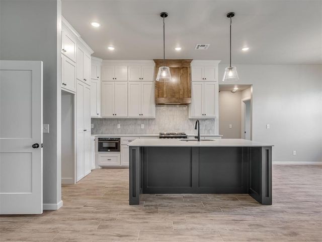 4901 Misty Wood Lane, Mustang, OK 73064