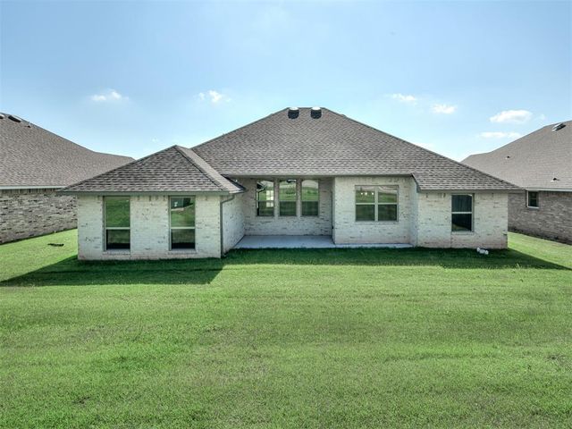 4901 Misty Wood Lane, Mustang, OK 73064