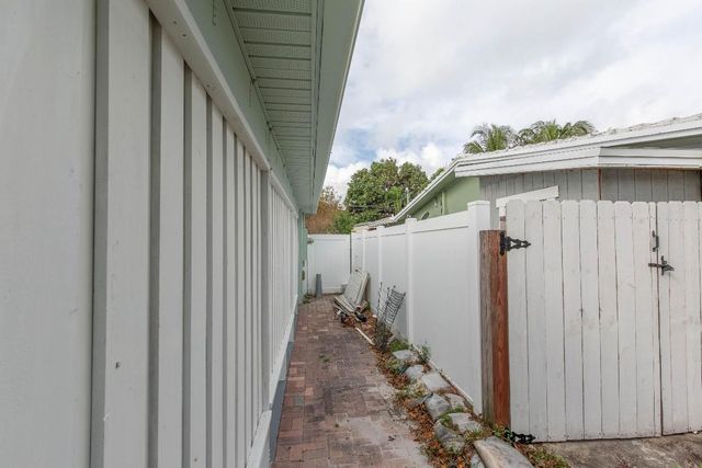 405 NE 24th Avenue, Pompano Beach, FL 33062