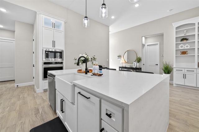 87 Waterford Way, Montgomery, TX 77356