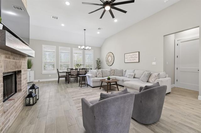 87 Waterford Way, Montgomery, TX 77356