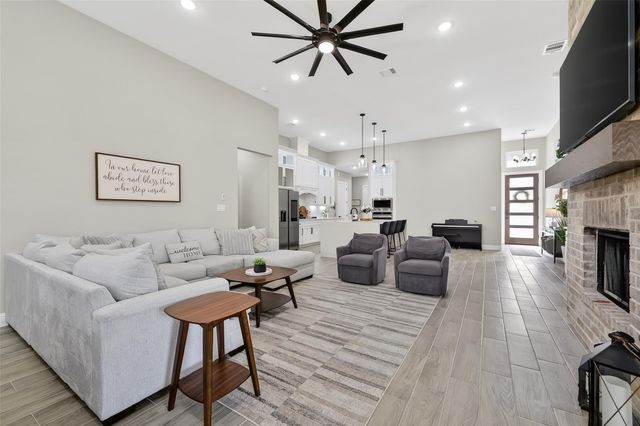 87 Waterford Way, Montgomery, TX 77356