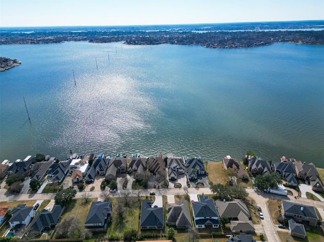 87 Waterford Way, Montgomery, TX 77356