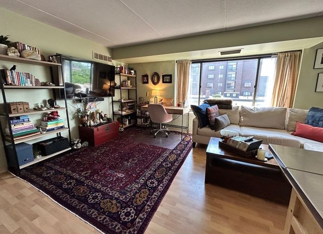 1243 Beacon 6E, Brookline, MA 02445