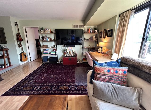 1243 Beacon 6E, Brookline, MA 02445
